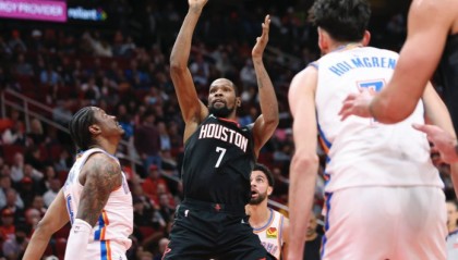 pp电子-末节16分大崩盘！火箭狂抢60板仍被打爆，杜兰特23中7罕见迷失